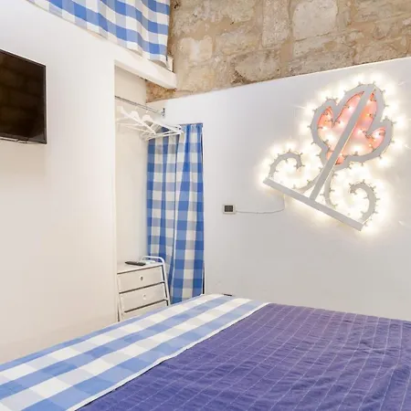 Guesthost - La Casuccia Cosy Flat In Old Center Apartment Bari